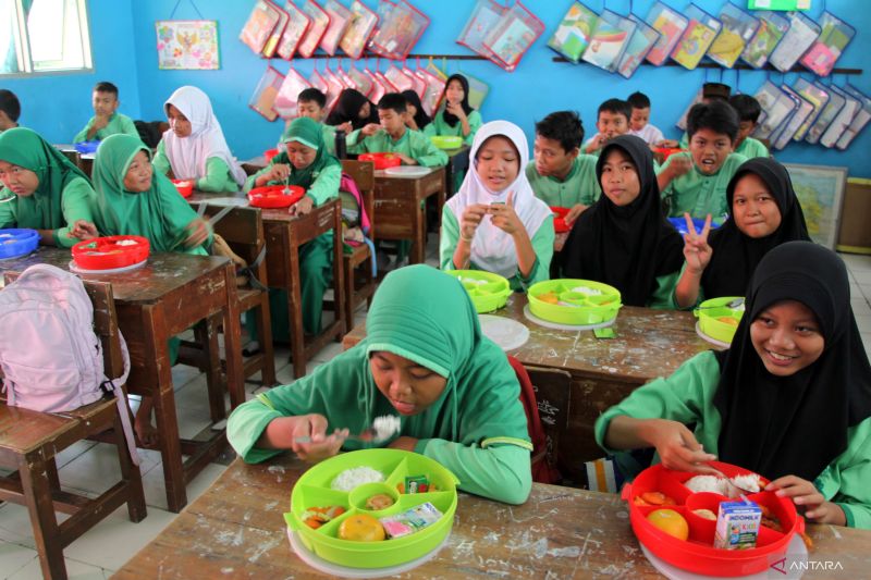 Pemerintahan Presiden Prabowo Mencanangkan Program Makan Bergizi Gratis untuk Meningkatkan Gizi Anak