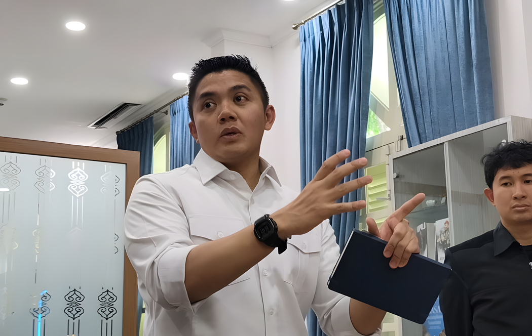 Anggaran Pendidikan Tetap Utuh: Seskab Teddy Tegaskan MBG dan Pendidikan Berjalan Beriringan