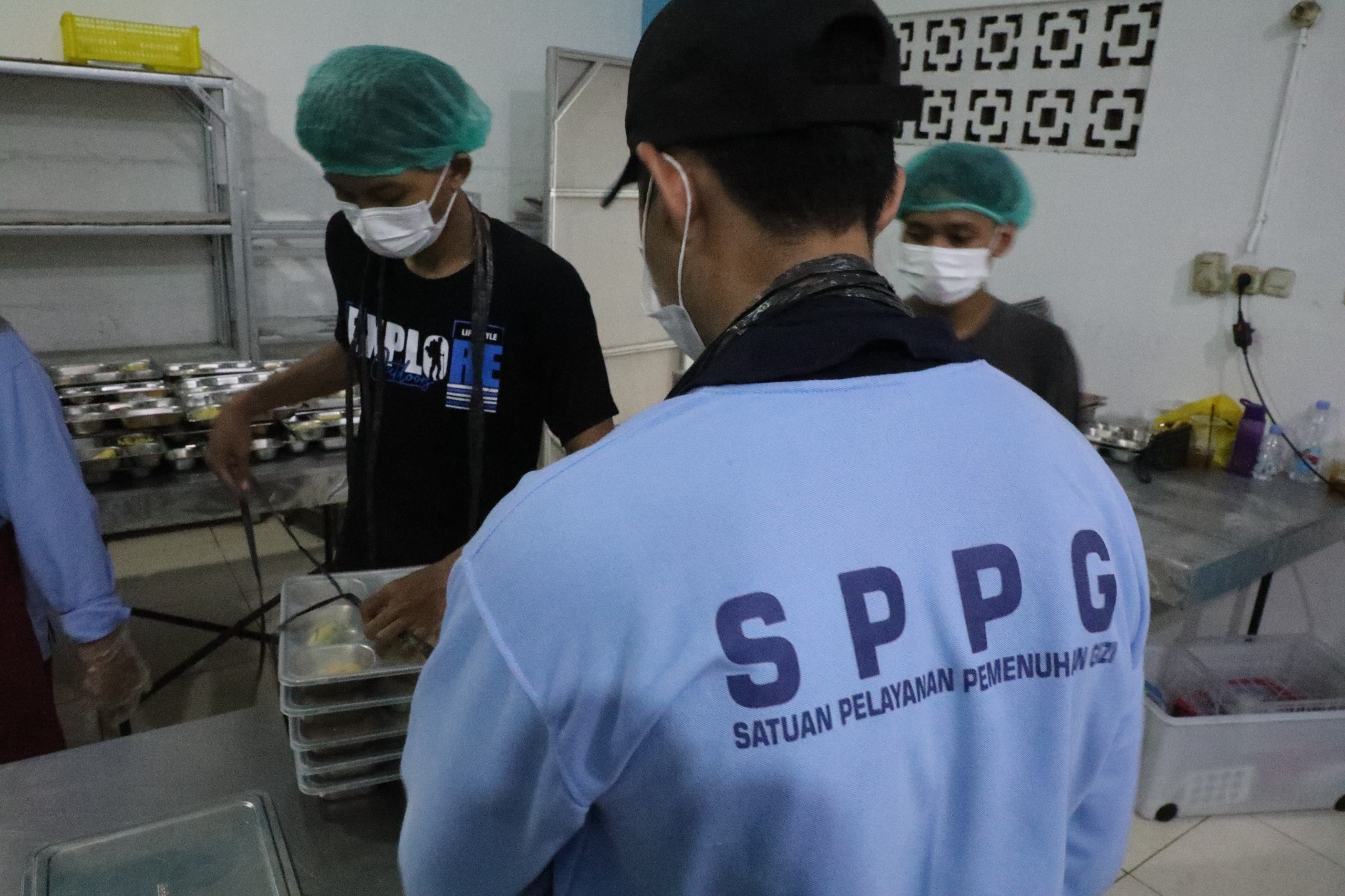 Kebahagiaan Bekerja di MBG: Ketika Tangan Sederhana Menghadirkan Senyum Bangsa