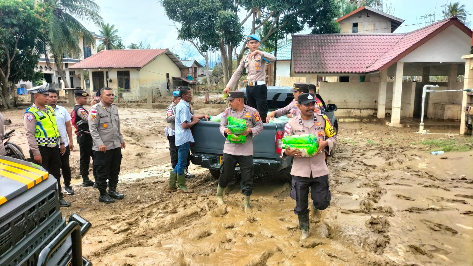 Polres Pidie Jaya Salurkan Bantuan Beras, Respons Cepat Ringankan Beban Korban Banjir Susulan