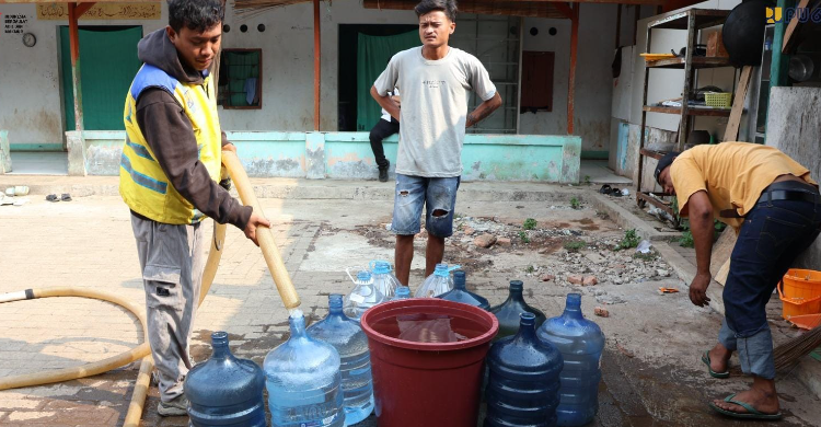 Kementerian PU Salurkan Air Bersih Untuk Warga Di WS Ciliwung Cisadane