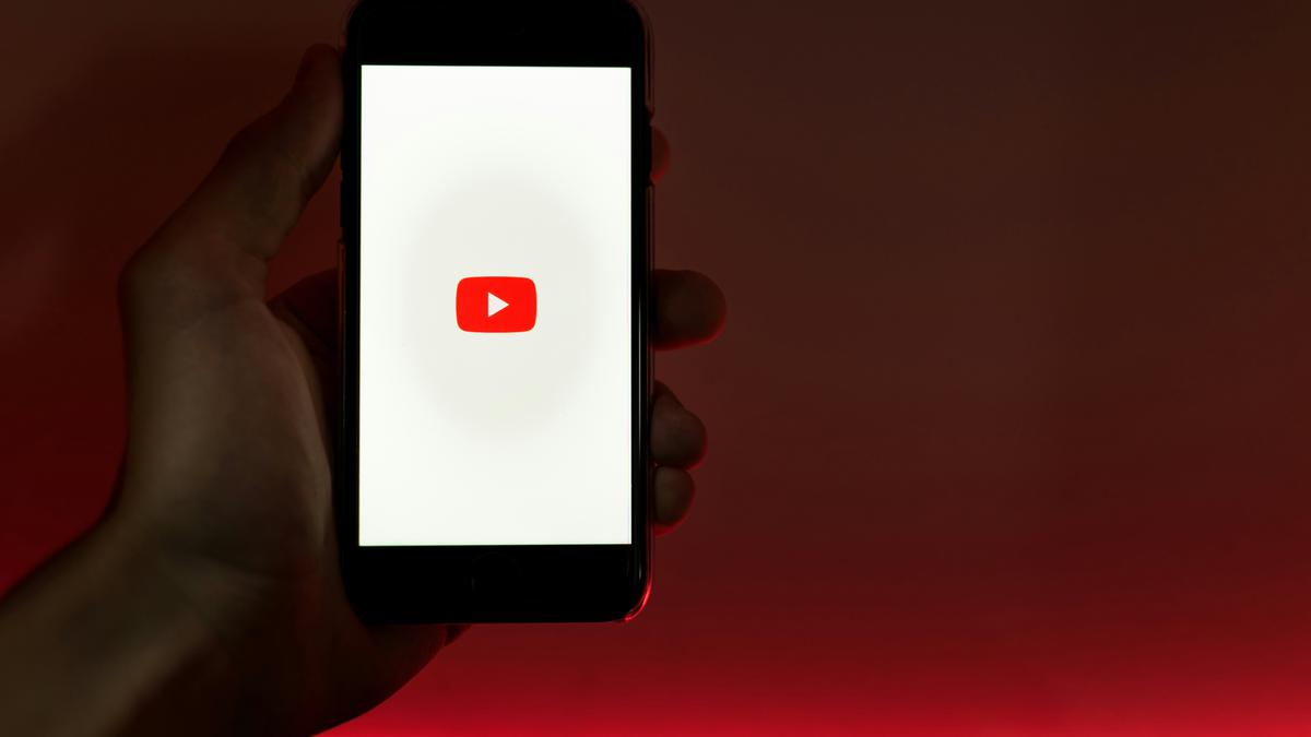 Komdigi Desak YouTube Perketat Pembatasan Usia untuk Penayangan Iklan Vape