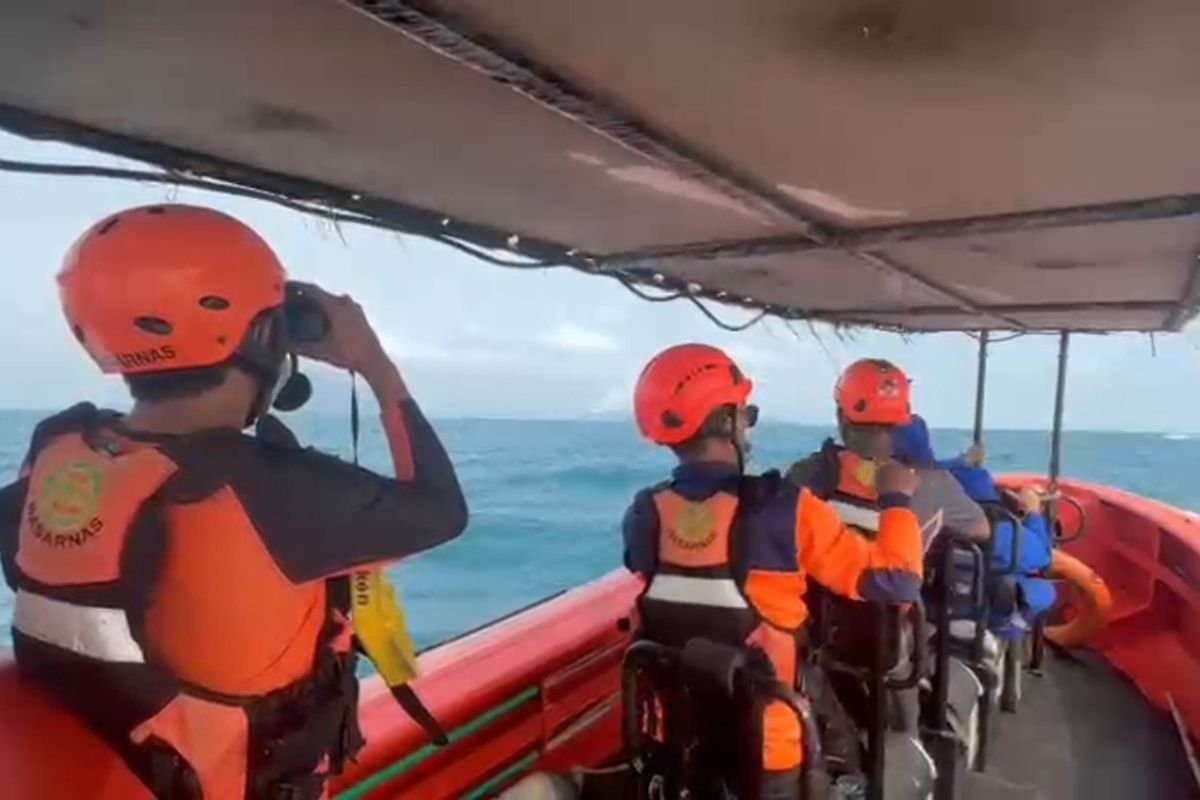 Pencarian Jurnalis Hilang di Anak Krakatau, Tim SAR Temukan Life Jacket